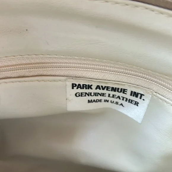 Park avenue int vintage genuine leather made in USA beige metallic crossbody - Picture 9 of 11